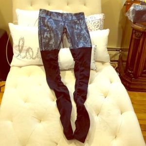 Alo yoga goddess leggings, size medium